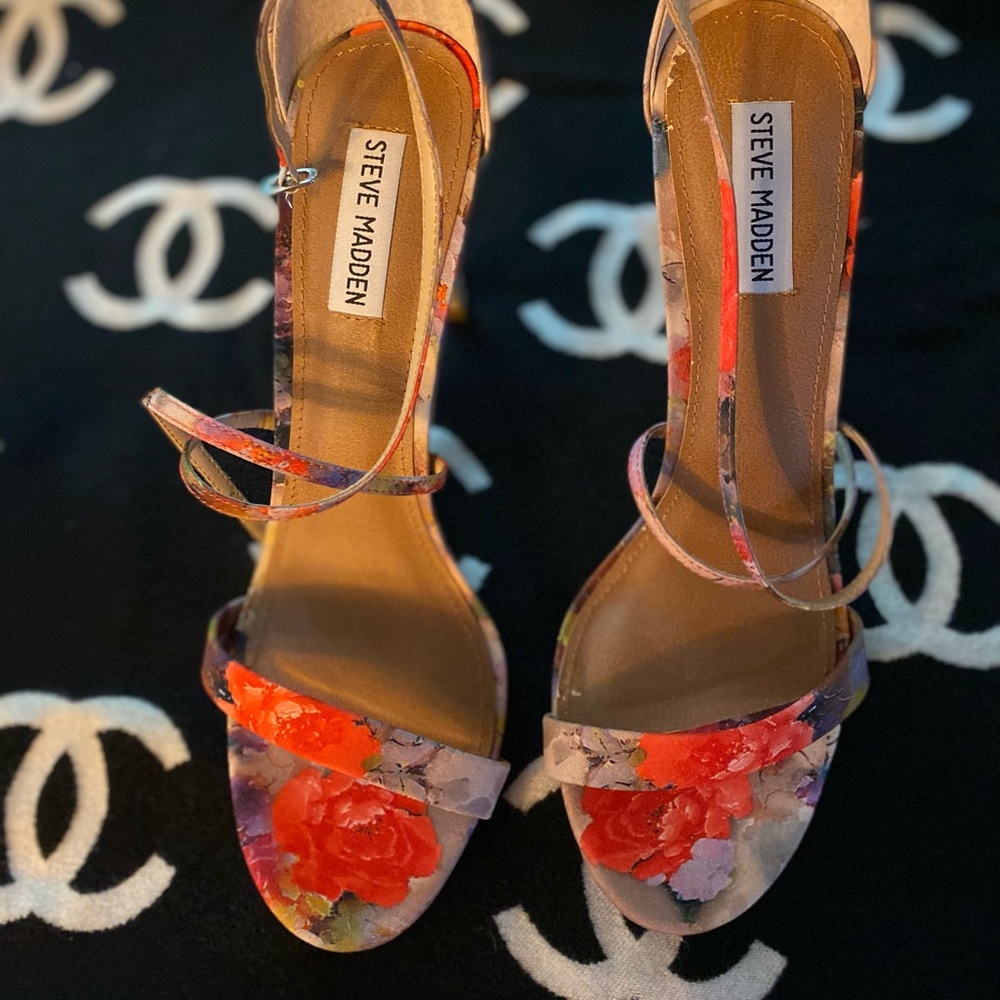 Steve Madden Size 11 Floral color NWOT